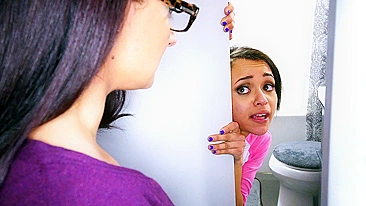 Cara safado fode escondido a bucetinha apertada da meia-irmã no banho