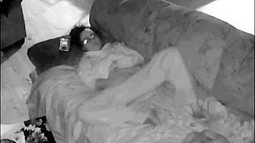 Esposa sozinha em casa se masturba safada com Hitachi