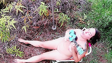 Sexo ao ar livre com MILF gordinha musicista safada