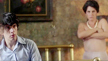 Mãe safada e gostosa seduz filho, cena XXX de filme