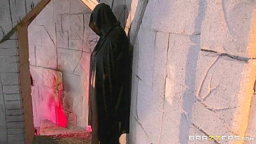 Ritual anal com a bruxa mais quente de cabelo vermelho Mandy Muse