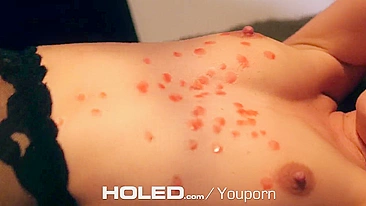 Morena linda de lingerie leva cera quente e foda no cu