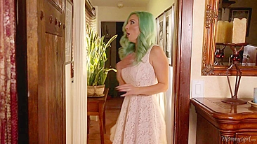 Teen Lana Rhoades se masturbava até a madrasta Jelena Jensen pegar e rolar sexo lésbico