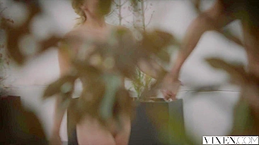 Novinha peituda seduz amante da irmã e mostra amor verdadeiro