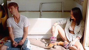 Morena tesuda Dillion Harper fodida de quatro