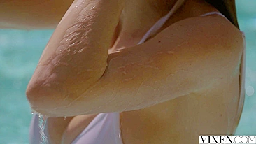 Pau duro de coroa faz peituda gozar sem parar