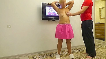 Mãe pervertida de saia mama o filho com boquete incestuoso