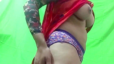 Vazou MMS indiano, professora desi safada da faculdade mostrando o corpo nu