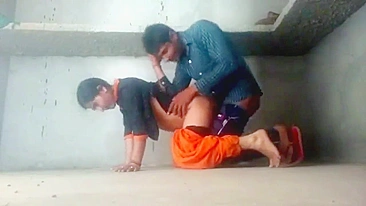 Vazou pornô indiano, irmão fode irmã Desi quando pais saem