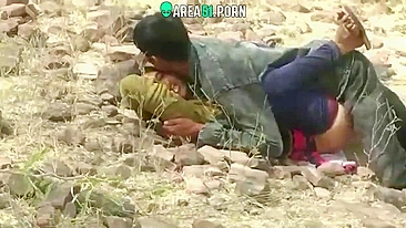 Esposa Desi traindo pega fudendo na selva - pornô indiano