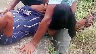 Pornô indiano de bhabhi da vila fodida na rua pelo vizinho