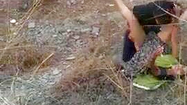 Pornô indiano XXX. Tia desi voluptuosa fudida ao ar livre por novinho