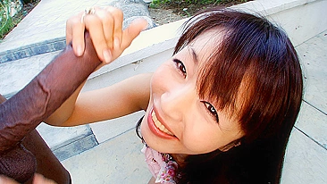 Japonesa de franjinha mama o pauzão do irmão