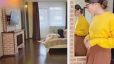 Fodendo minha namorada enquanto a irmã dela se masturba