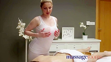 Loira britânica peituda Georgie Lyall faz espanhola e leva gozada dentro