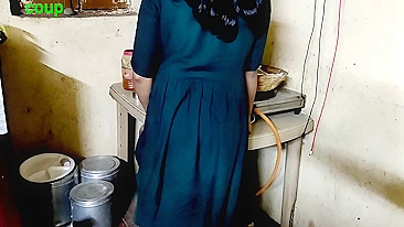 Tia desi provoca devar com bunda redonda e leva pica de quatro