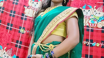 Casal indiano excitado tira a roupa pra foder em pé