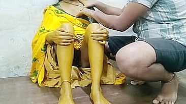 Com desculpa de passar açafrão, cara desi seduz a cunhada