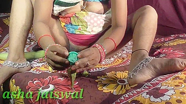 Tia desi tarada usa brinquedos e legumes pra se satisfazer