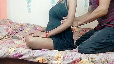 Tia indiana grávida deixa vizinho foder sua buceta gostosa