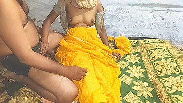 Esposa telugu linda em sari amarelo curte sexo noturno com cunhado
