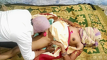 Dona de casa desi amadora faz sexo romântico com amante no chão