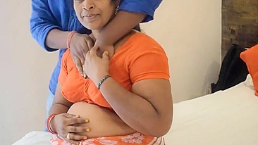 NUFLIX: Mãe Desi Chupando e Fodendo os Amigos do Filho