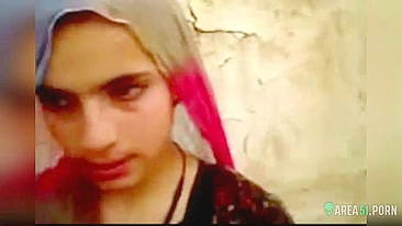 Vídeo escândalo de garota paki novinha mostrando buceta e peitos