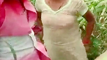 Esposa desi traidora pega fodendo com o amante da vila no campo