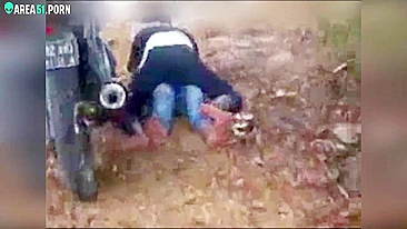 Esposa desi trai o cara ao ar livre! Fodeu o amante no campo porno