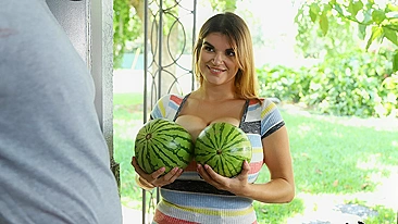 Gata linda com melões XXX naturais leva surra de rola de casado