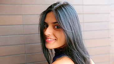 Colombiana tira vestido mostrando partes XXX antes da foda