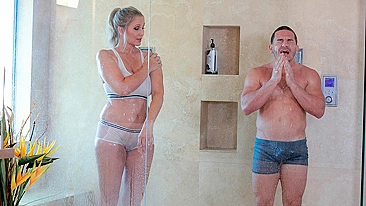 MILF ousada ajuda cara no chuveiro e desejo XXX a domina