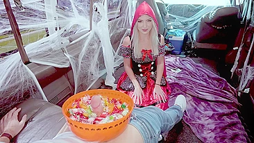 No Halloween Chapeuzinho acha pau entre doces na van XXX