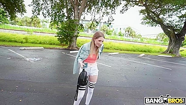 Novinha hesita mas entra no ônibus pra foda selvagem