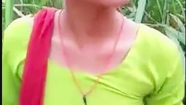 Gatinha indiana e amante são pegos antes da transa