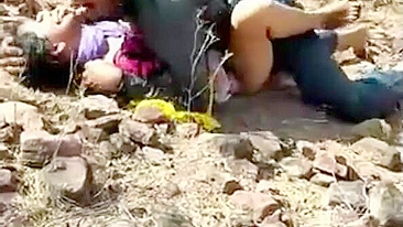 Cara da vila é pego fodendo vizinha indiana em missionário