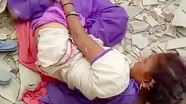 Médico indiano velho safado não espera ser pego na foda