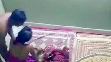 Amante fode bhabhi indiana por trás em vídeo gravado no celular