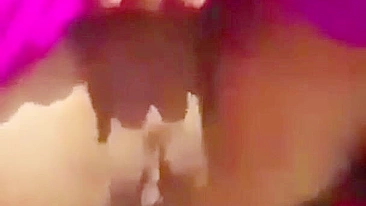 MILF é pega por voyeur indiano e tem que mostrar as partes