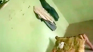 Vídeo de celular onde indiano fode bhabhi em missionário