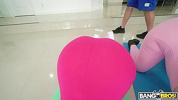 MILFs de legging apertada são fodidas por instrutor XXX dotado