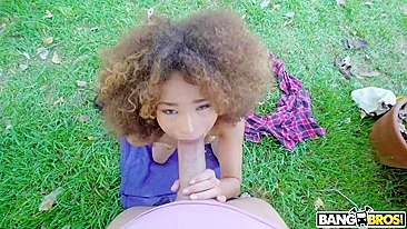 Casada neguinha mama gostoso o pau do branquelo ao ar livre