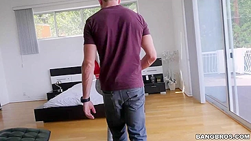 Cara habilidoso dá surra de pica na enteada bronzeada que ela queria