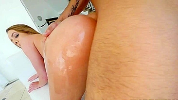 Pau duro foda penetra buceta molhada da vadia por trás