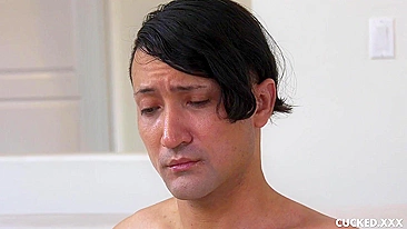 Sexo com maridão é chato e Alexis Monroe curte pau de outro na frente dele