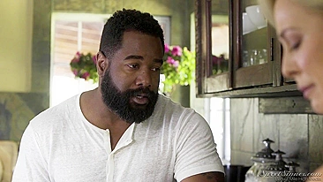 MILF transa com negão dotado após longo jejum