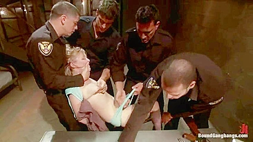 Novinha cai nas mãos de agentes de fronteira sem piedade