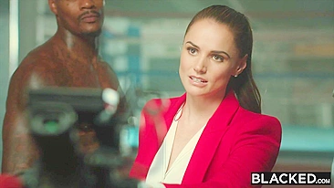 Repórter Tori Black fica pra ménage com boxeadores pretos Jason Luv e Louie Smalls