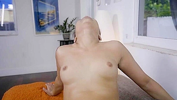 Adrian Maya fode cara com polainas XXX cavalgando forte.